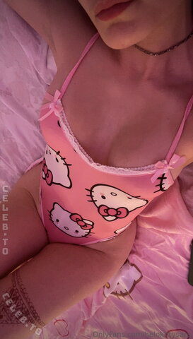hellokittysara nude photo 38