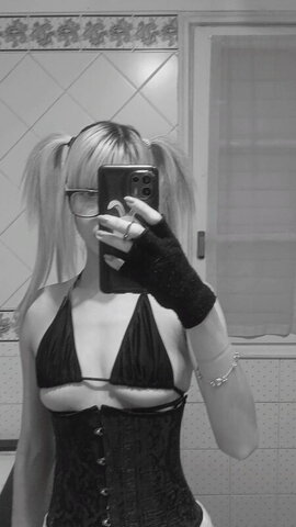 Hellou Pony nude photo 2