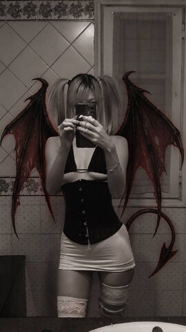 Hellou Pony nude photo 1