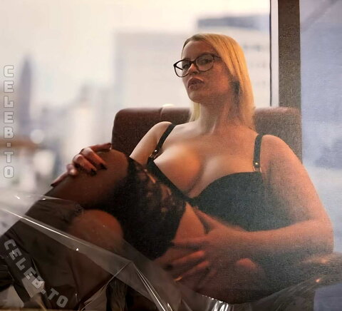 Hellybunny nude photo 16