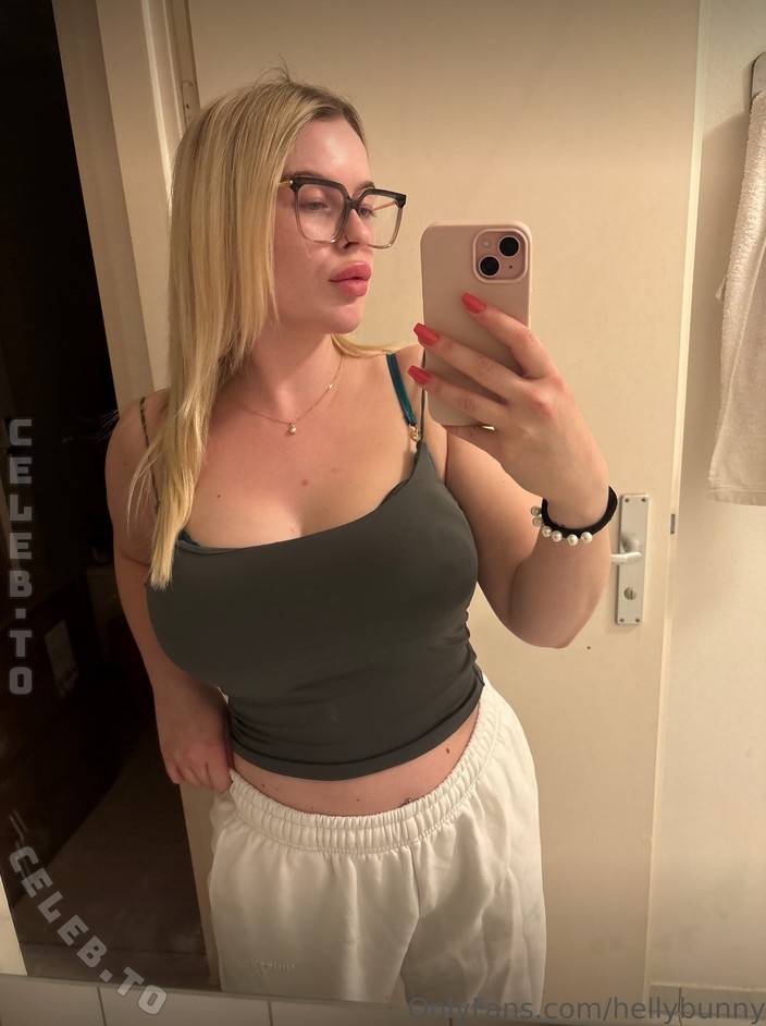 Hellybunny nude photo 3