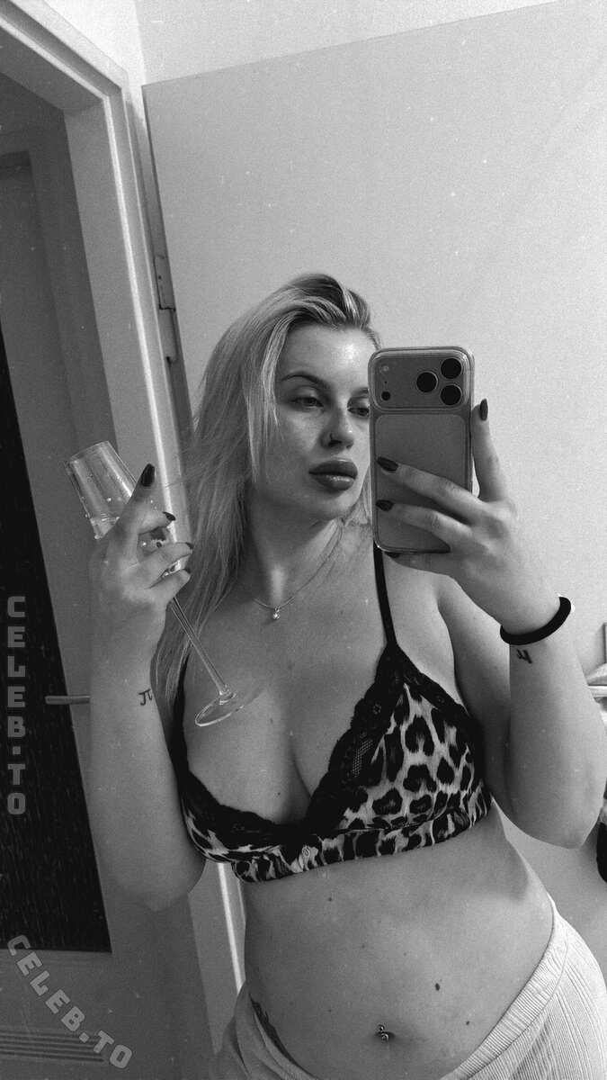 Hellybunny nude photo 6