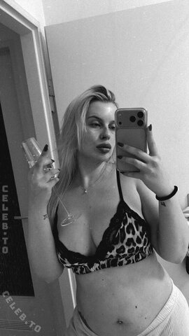 Hellybunny photo 6