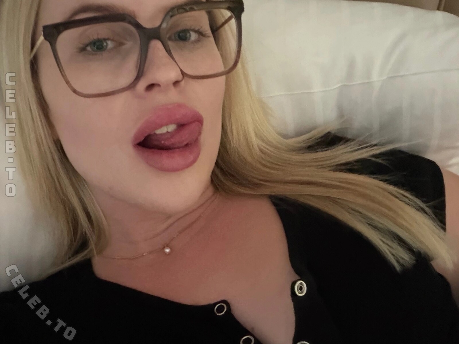 Hellybunny nude photo 2