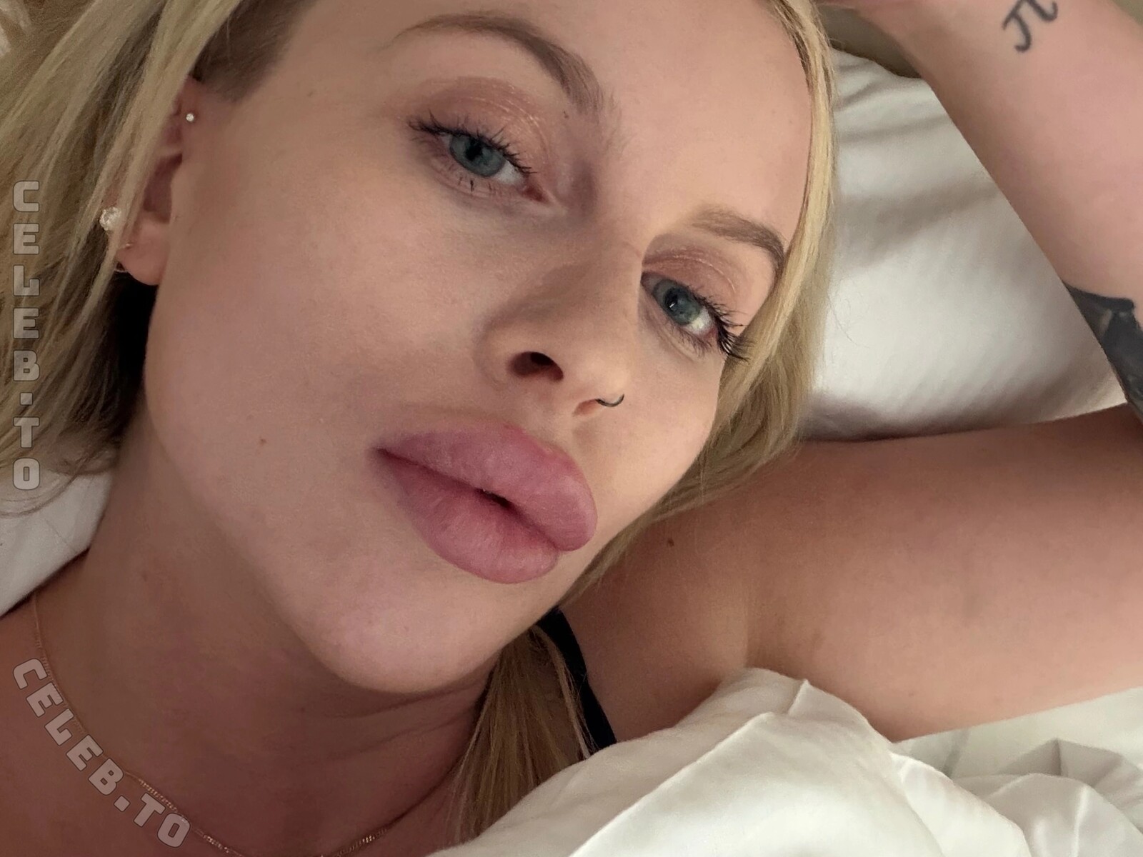 Hellybunny nude photo 3