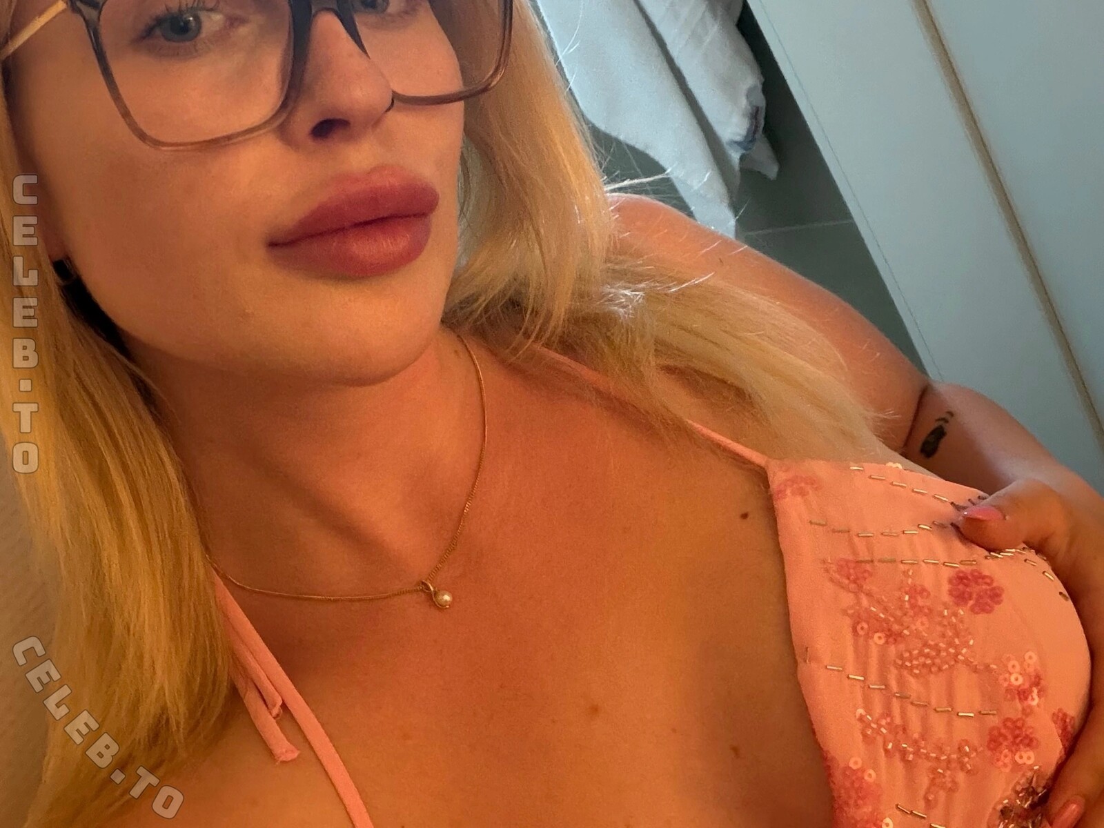 Hellybunny nude photo 4