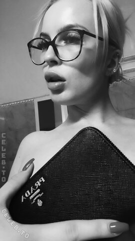 Hellybunny nude photo 5