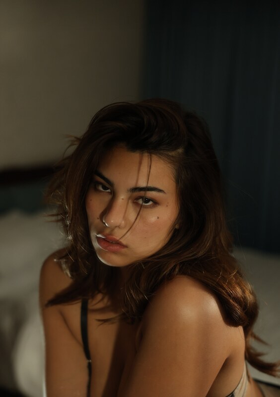 helwife nude photo 4