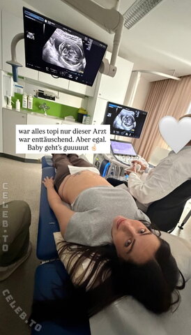 herstoryfeed nude photo 2
