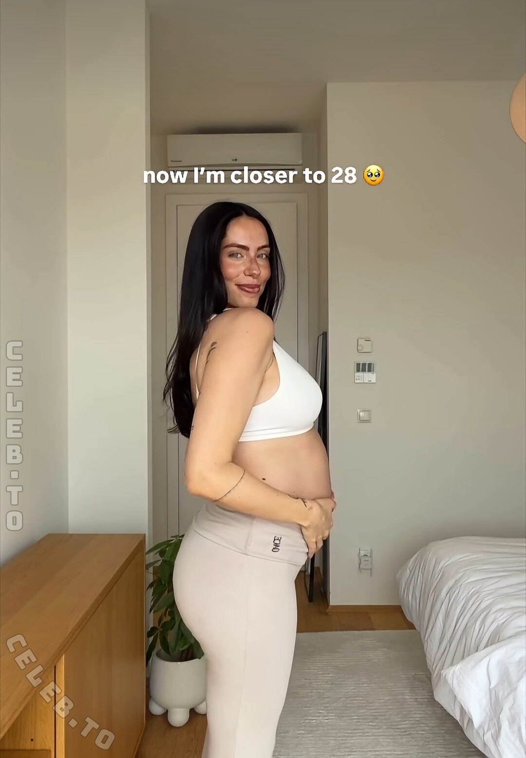 herstoryfeed nude photo 5