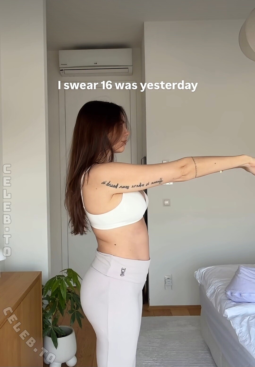 herstoryfeed nude photo 6