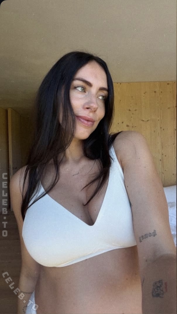 herstoryfeed nude photo 1