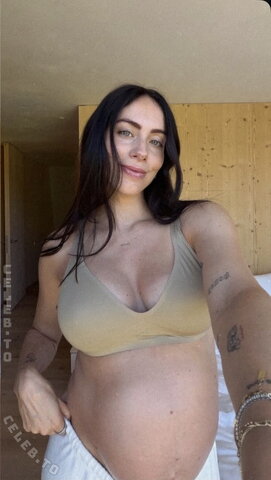 herstoryfeed nude photo 9