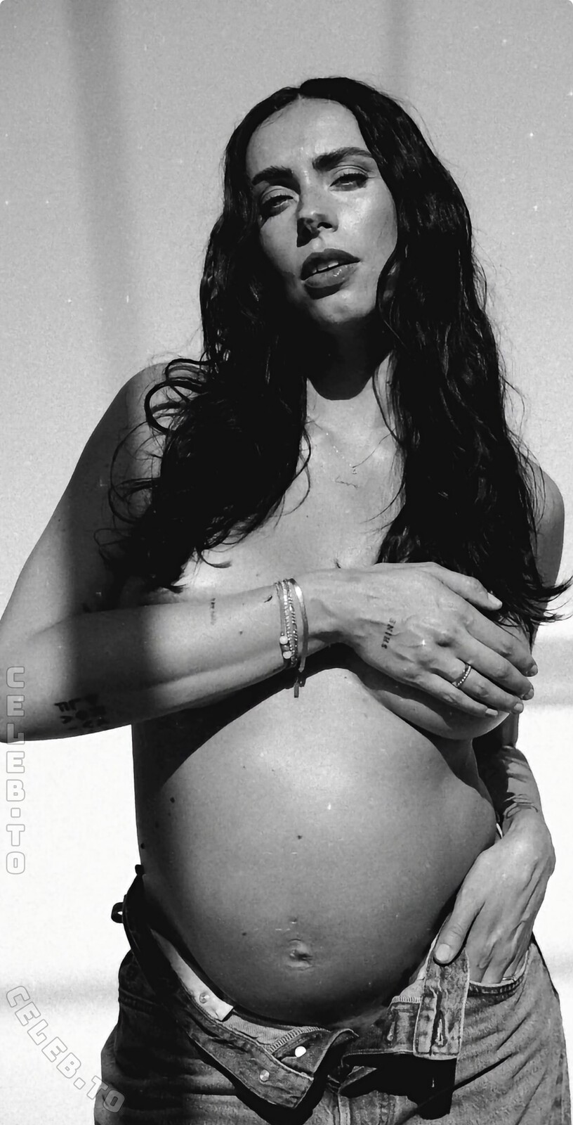 herstoryfeed nude photo 2