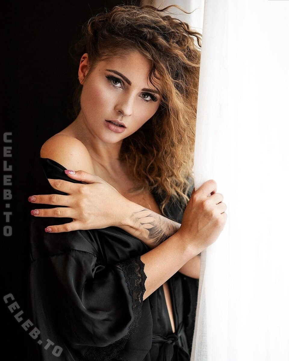 Herzblutmadl nude photo 7