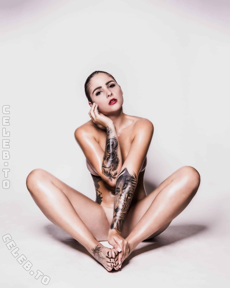 Herzblutmadl nude photo 9