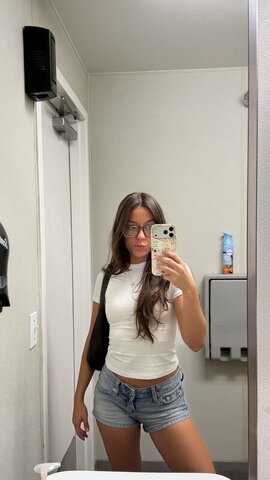 heydani nude photo 1