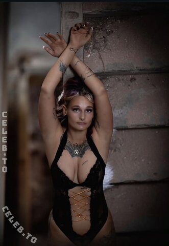 Highclassbella nude photo 10