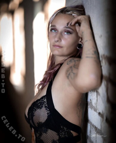 Highclassbella nude photo 13