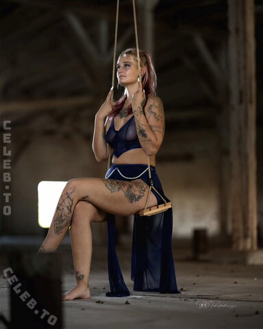 Highclassbella nude photo 12