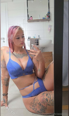 Highclassbella nude photo 4