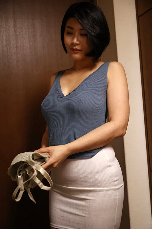 Hikari Misaki nude photo 9