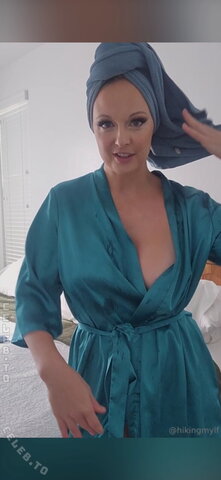 Hiking Mylf – Bathrobe dildo play