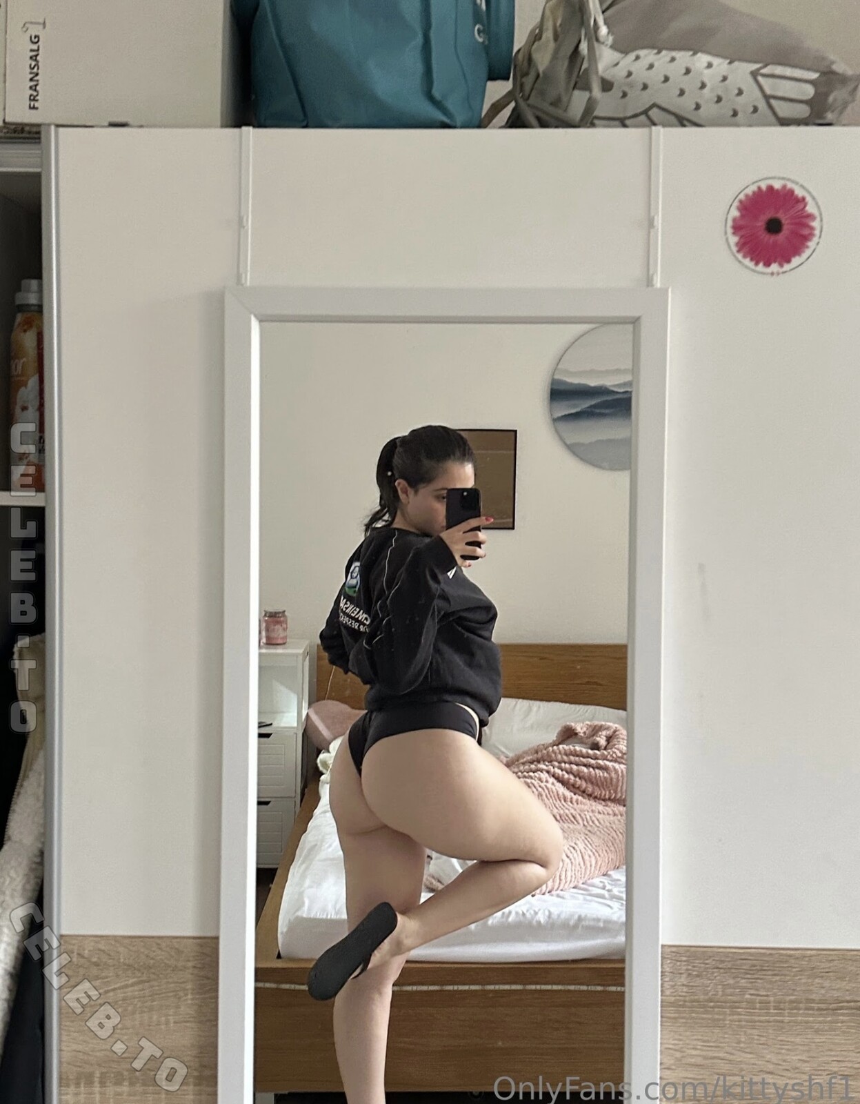 Hilal Fener nude photo 3
