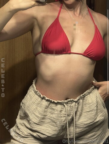 Hilal Fener nude photo 2