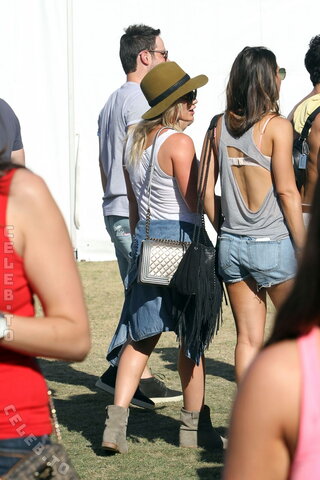 Hillary Duff nude photo 30