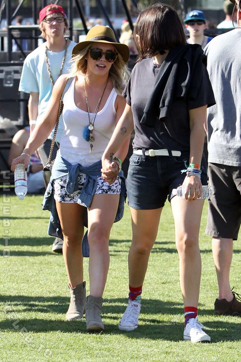 Hillary Duff nude photo 5