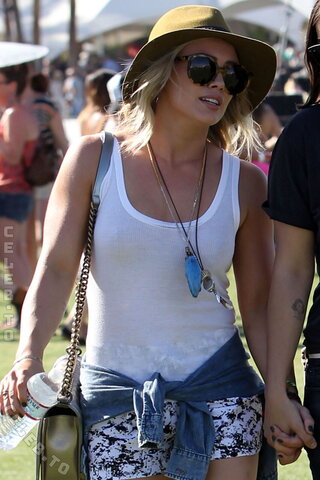 Hillary Duff nude photo 23