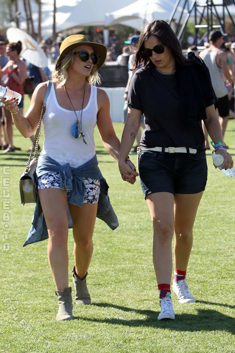Hillary Duff nude photo 8