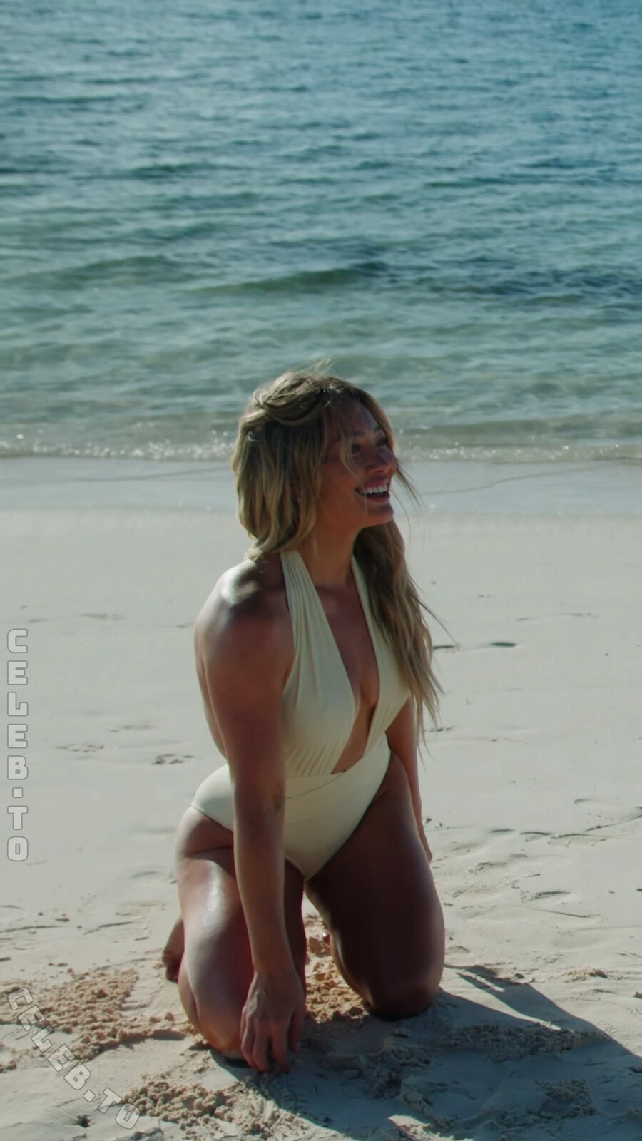Hillary Duff nude photo 8