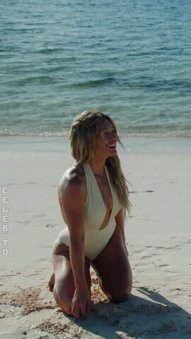 Hillary Duff nude photo 9