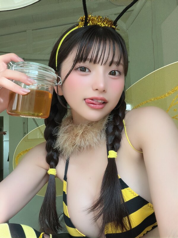 Himeno Hinano nude photo 2