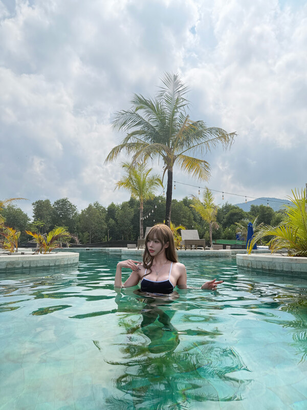 Hiniitaa nude photo 26