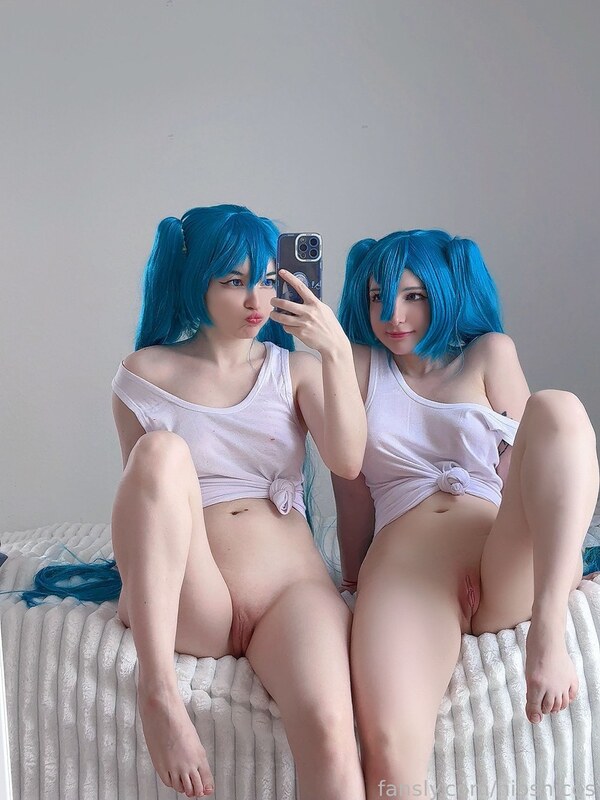 Hioshicos nude photo 9