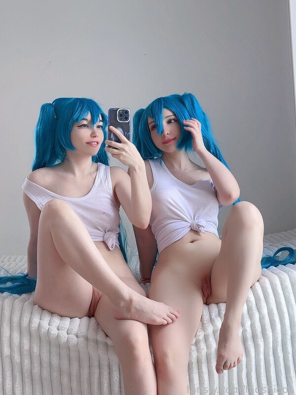 Hioshicos nude photo 10
