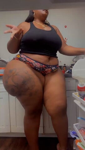 hipz2wide nude photo 3