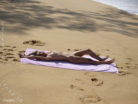 Hiromi nude photo 27