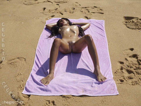 Hiromi nude photo 24