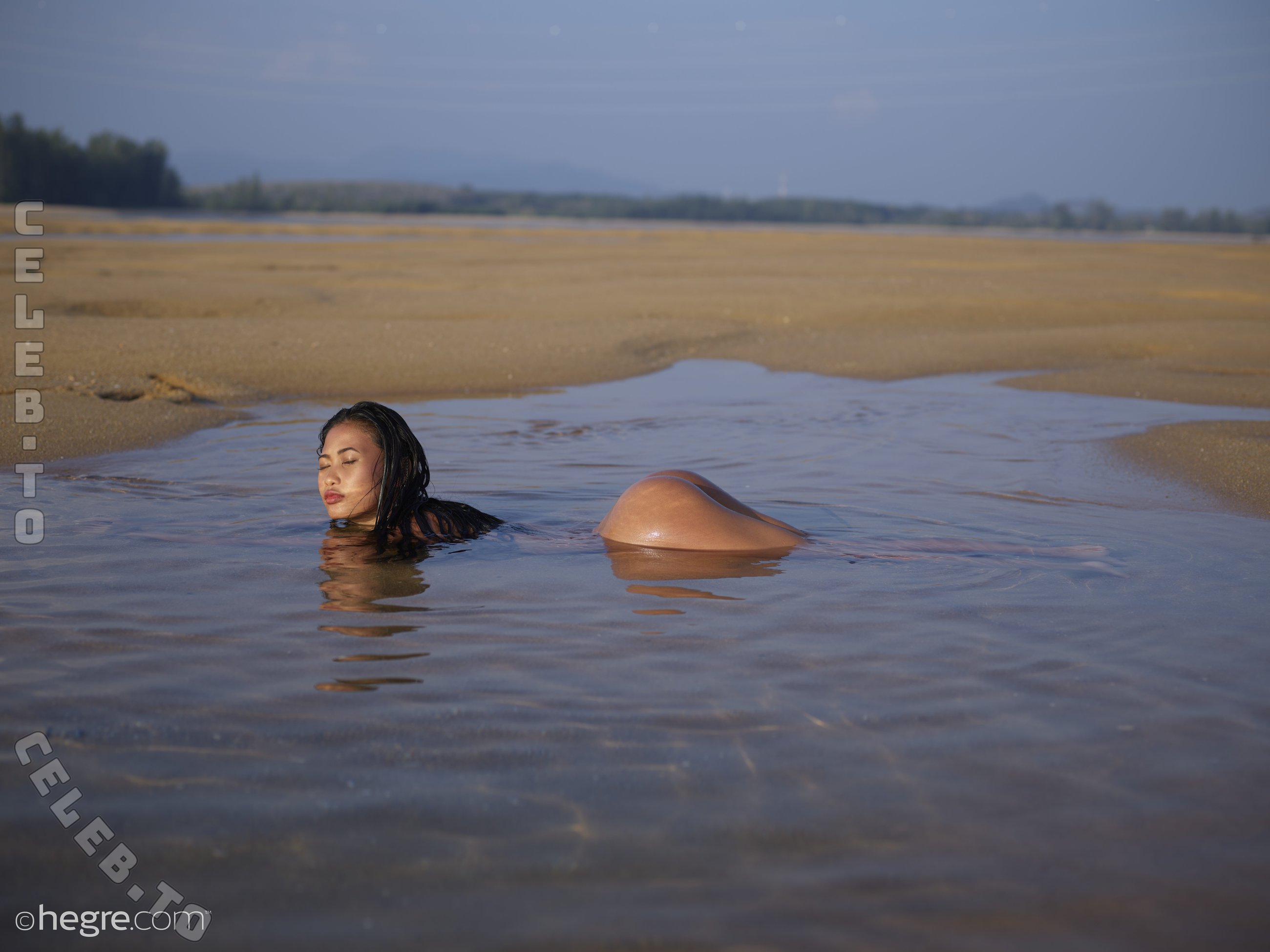Hiromi nude photo 8
