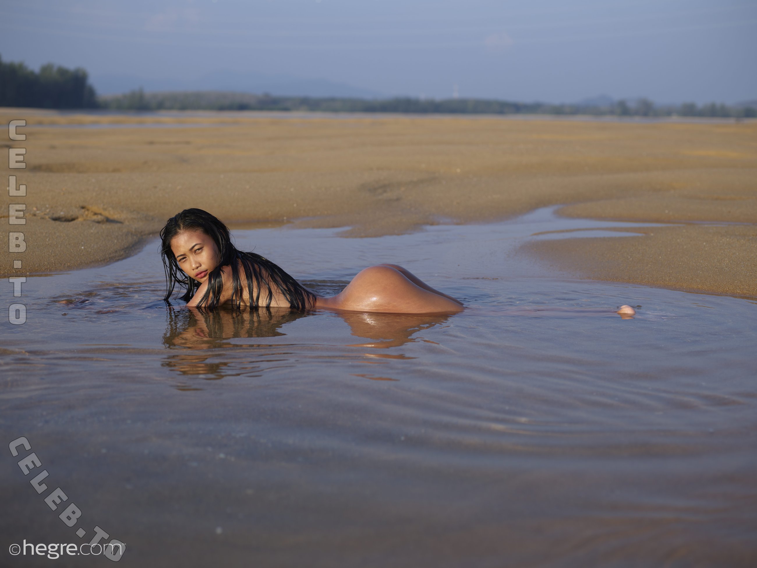 Hiromi nude photo 9