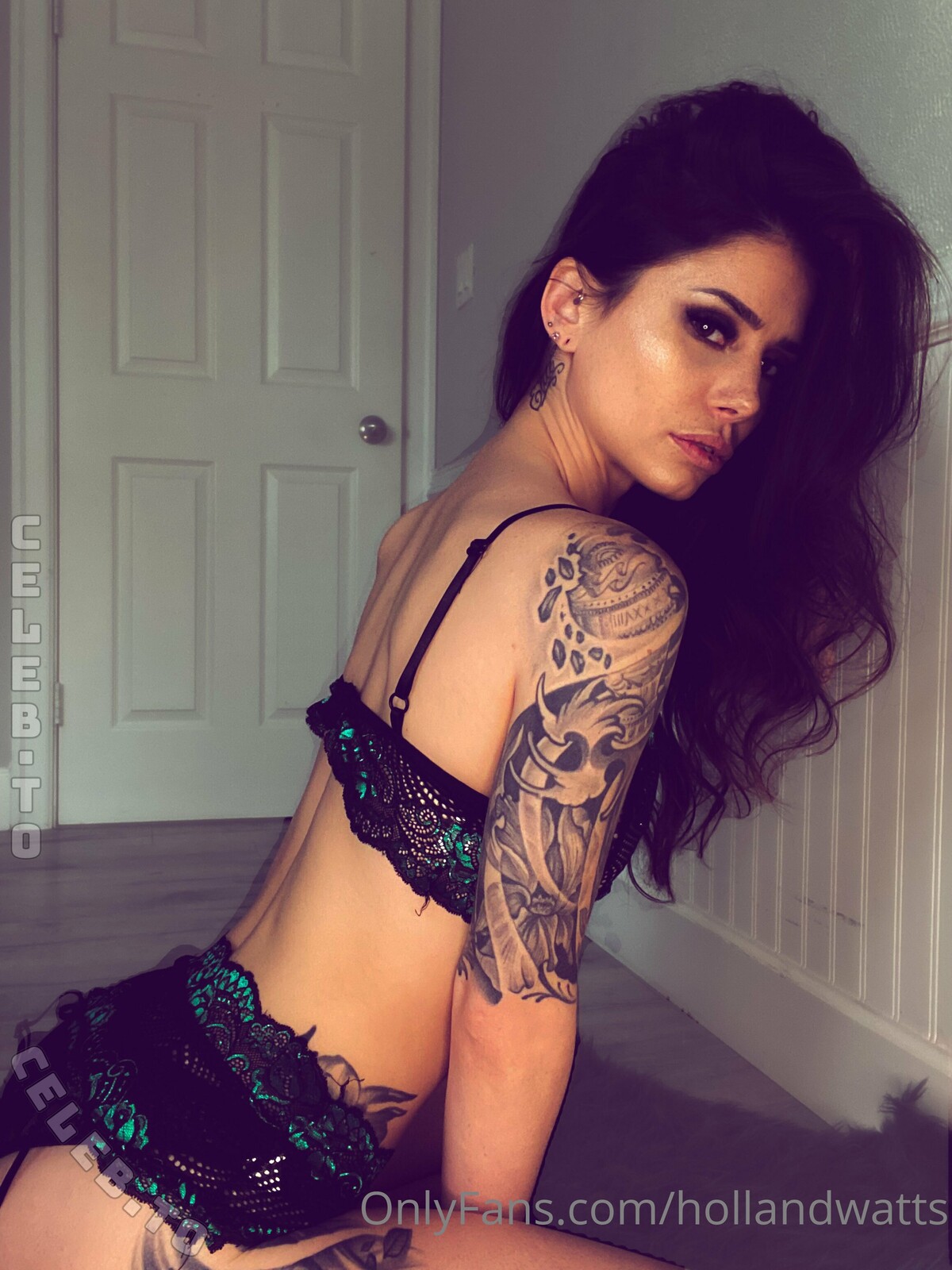 Holland Watts nude photo 5