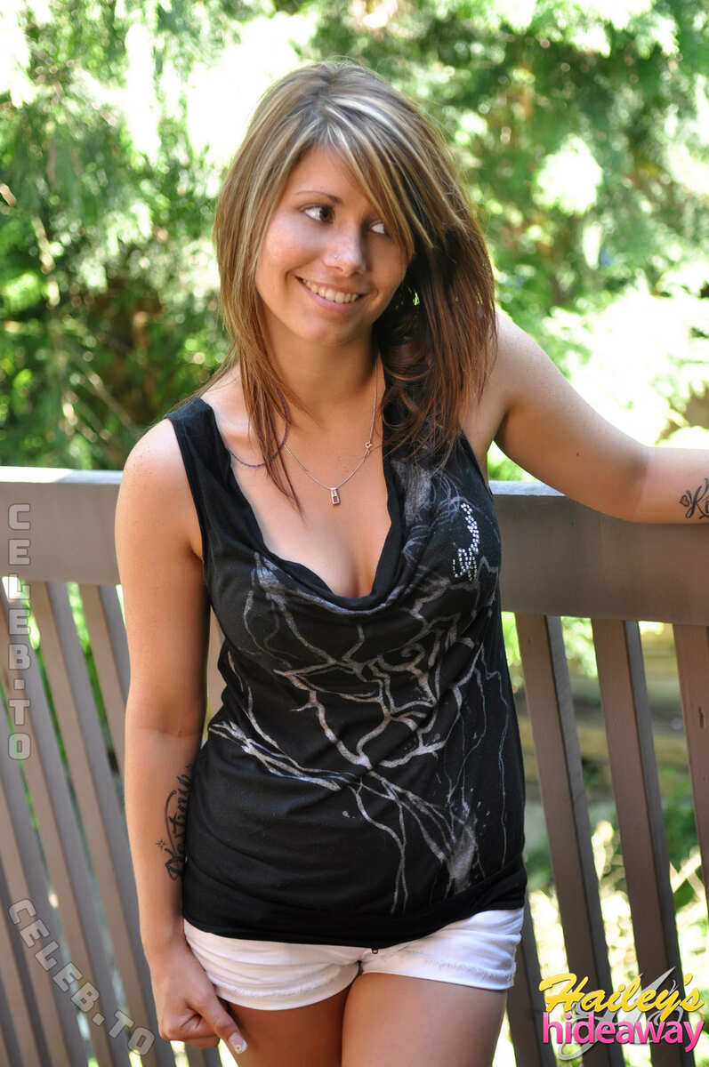 Holland Watts nude photo 8