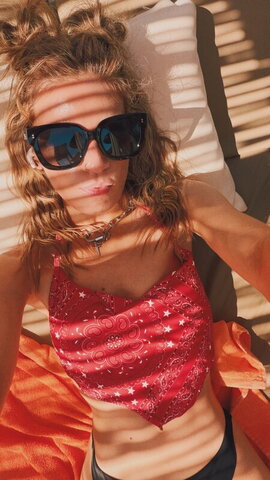 Hollie Bennett Sexy (1 photo)