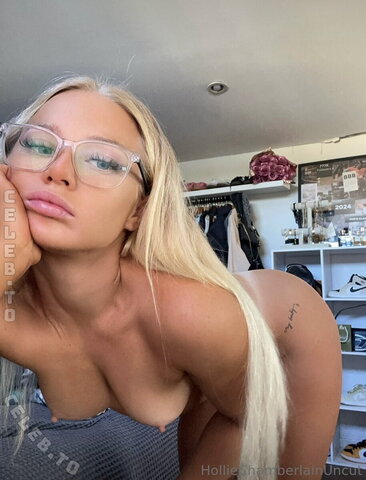 Hollie Chamberlain Sexy (1 photo)