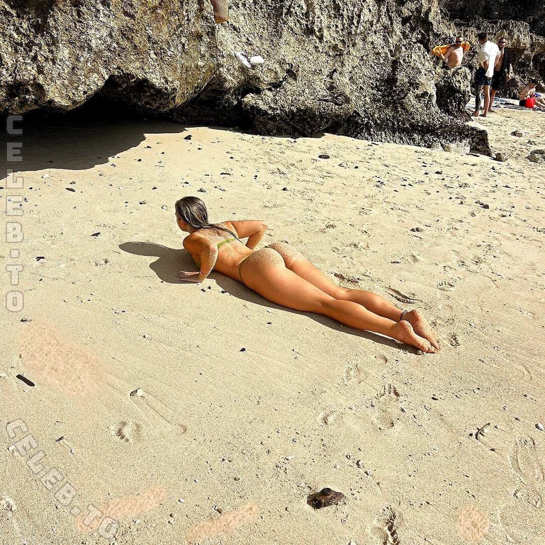 Holly Humphreyss nude photo 1