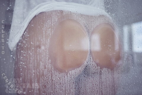 Holly Peers nude photo 1796